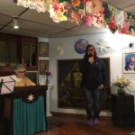 Marta abre a cerimônia cantando.